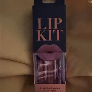 Ellen Tracy Lip Kit with Rich Shades